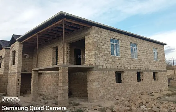 Satılır 6 otaqlı həyət evi 300 m²