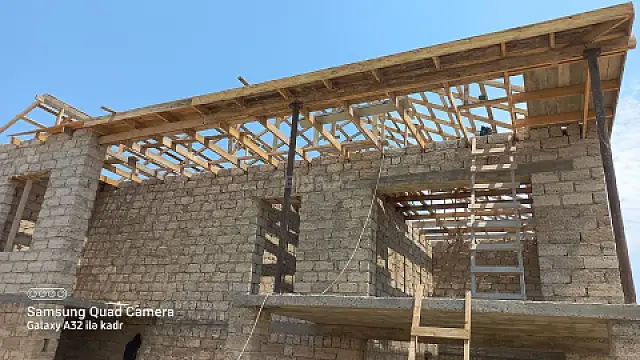 Satılır 6 otaqlı həyət evi 300 m²