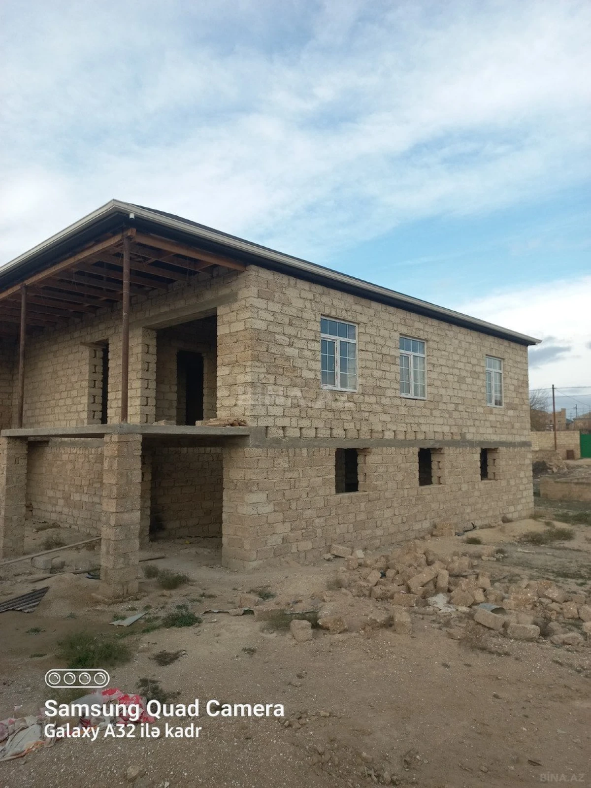 Satılır 6 otaqlı həyət evi 300 m²