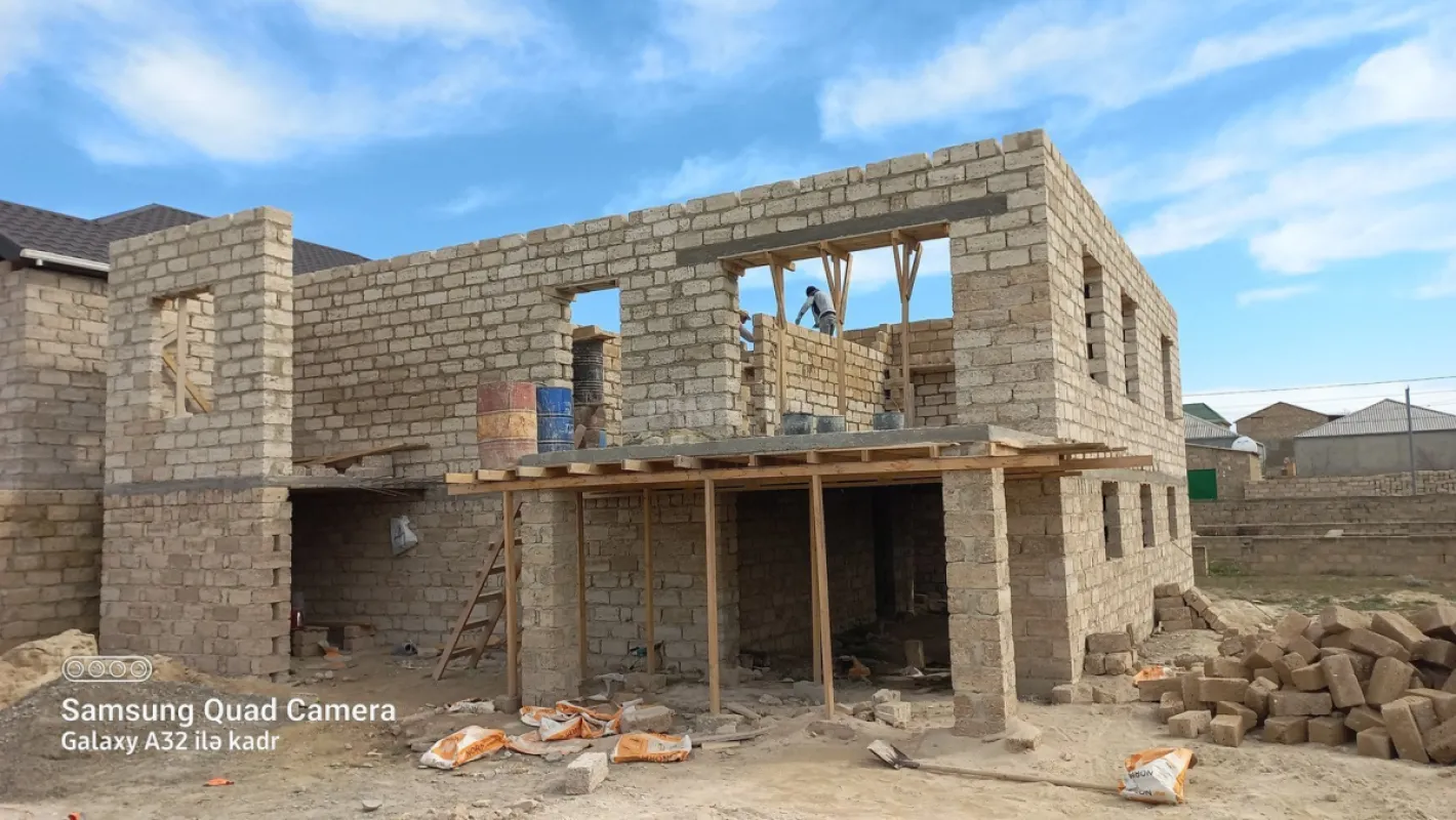 Satılır 6 otaqlı həyət evi 300 m²