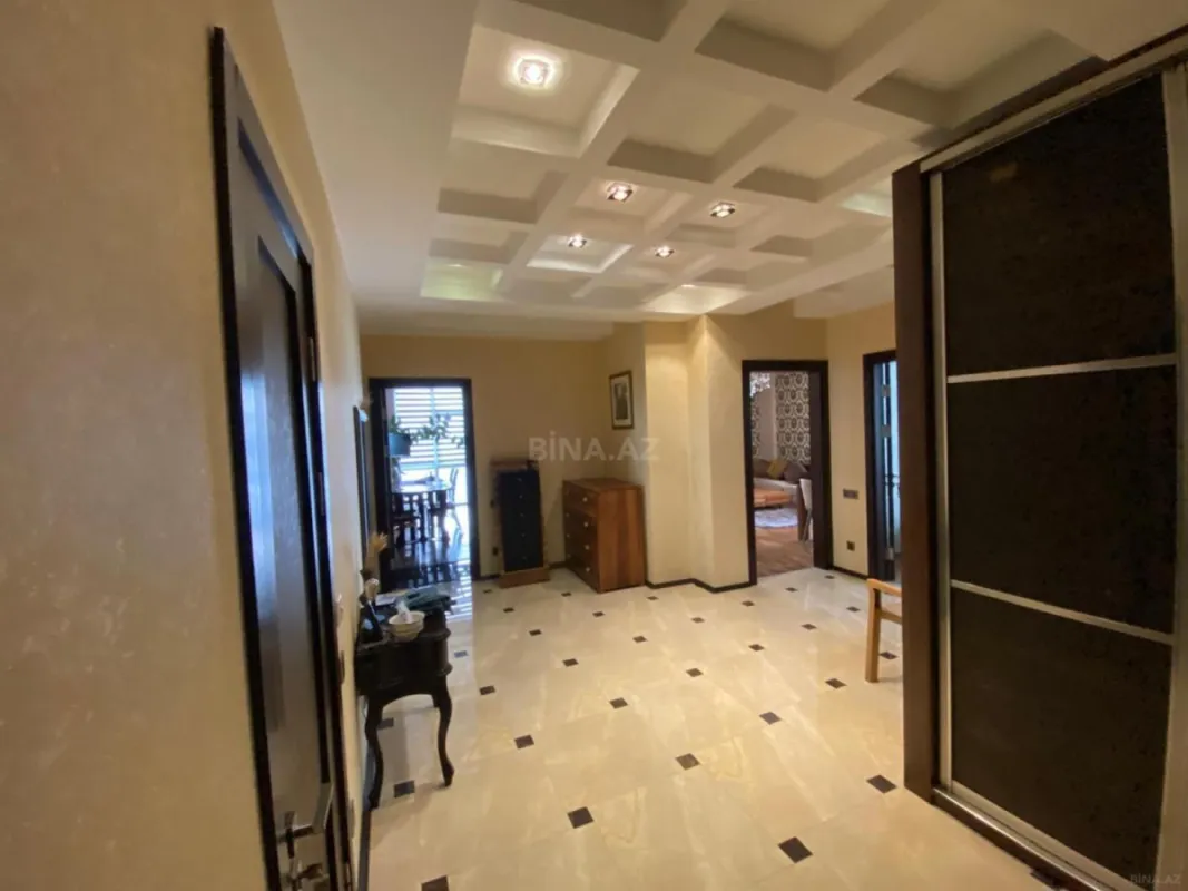 Satılır 3 otaqlı mənzil 126 m²