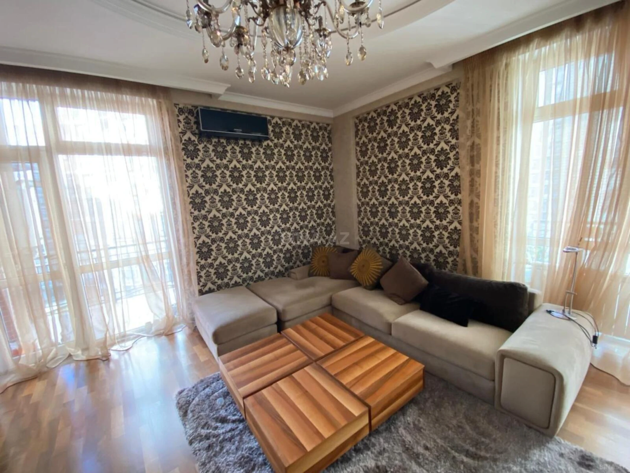 Satılır 3 otaqlı mənzil 126 m²