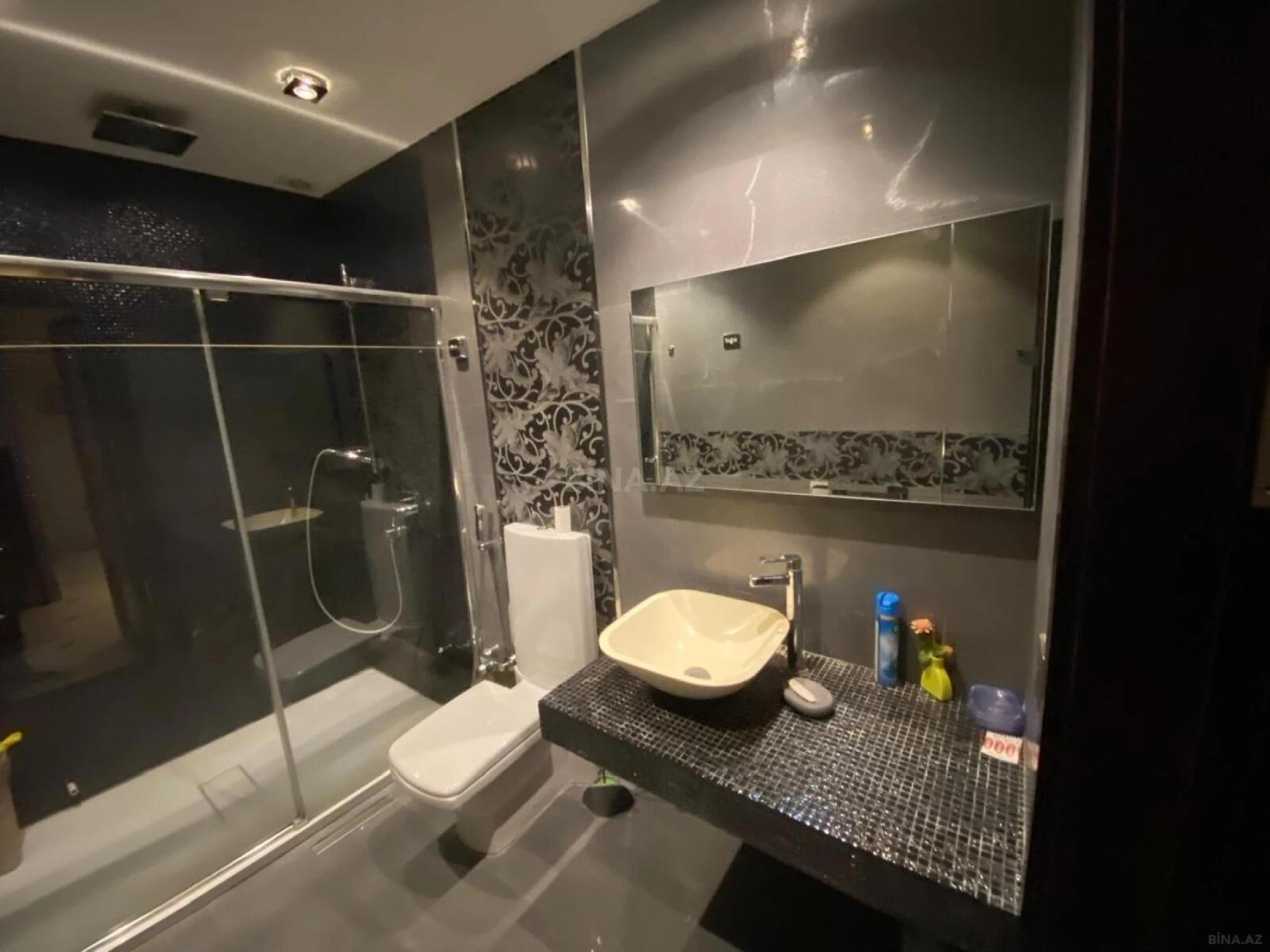 Satılır 3 otaqlı mənzil 126 m²