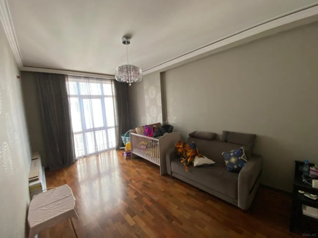 Satılır 3 otaqlı mənzil 126 m²