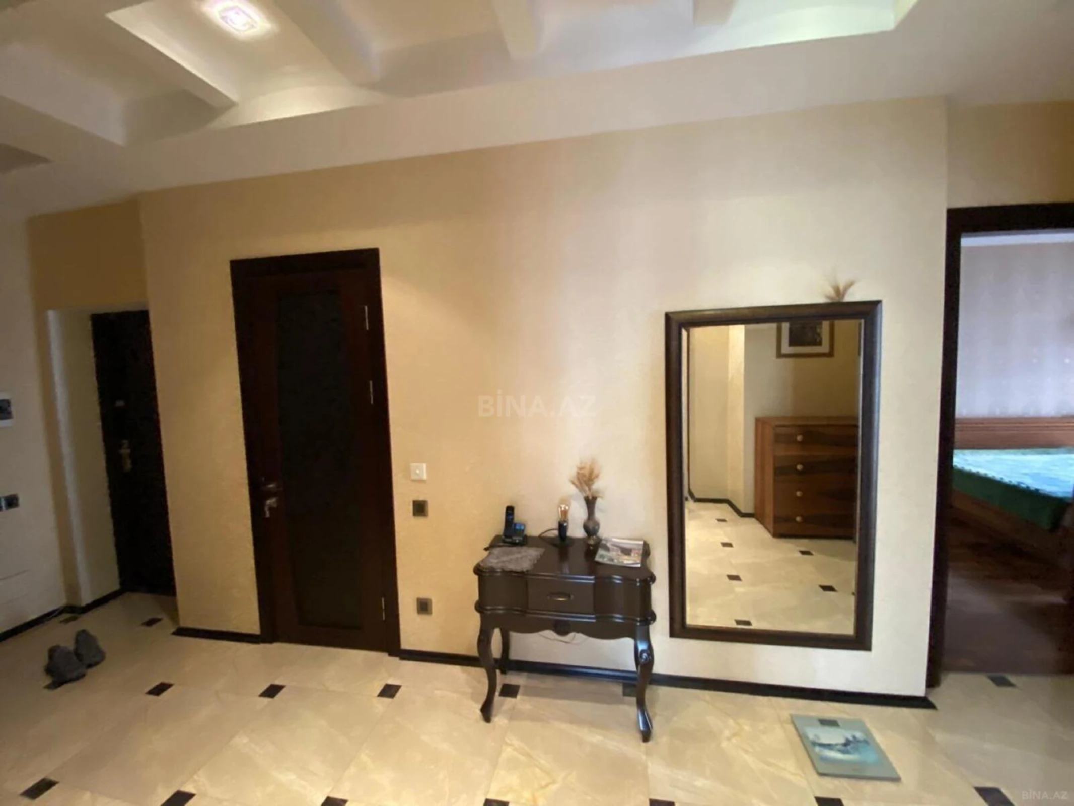 Satılır 3 otaqlı mənzil 126 m²