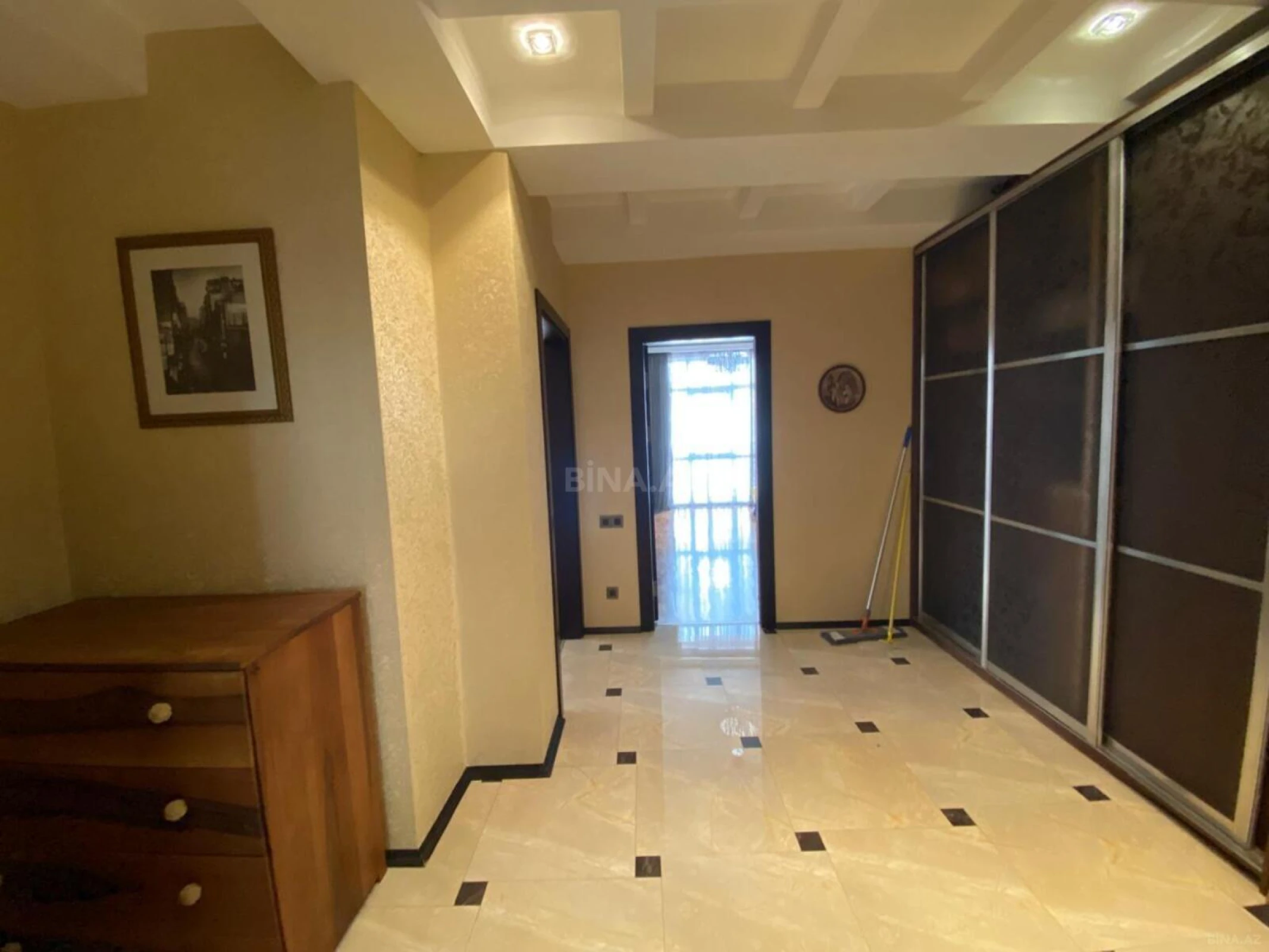 Satılır 3 otaqlı mənzil 126 m²