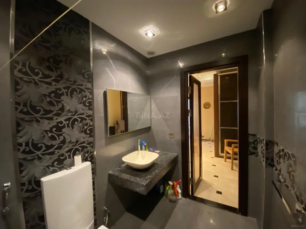 Satılır 3 otaqlı mənzil 126 m²