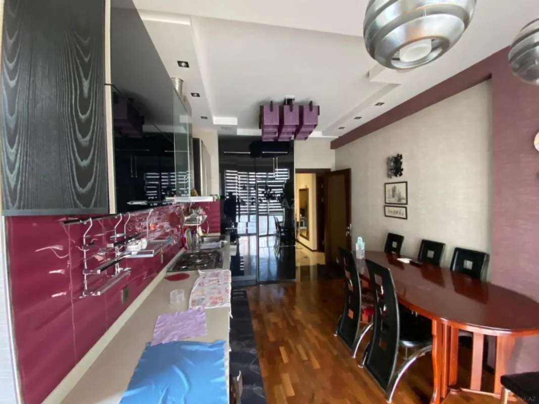Satılır 3 otaqlı mənzil 126 m²
