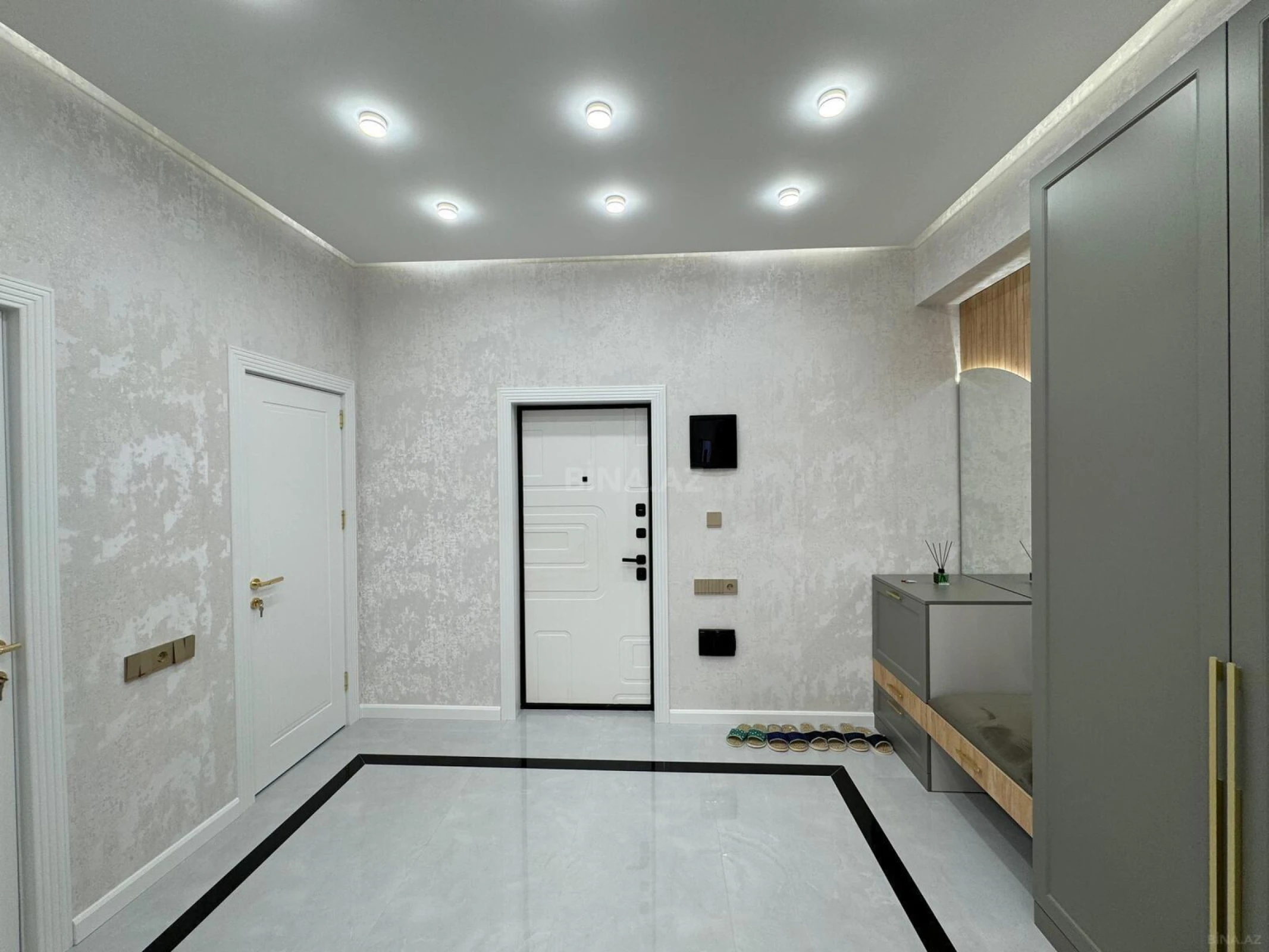 Satılır 2 otaqlı mənzil 84 m²