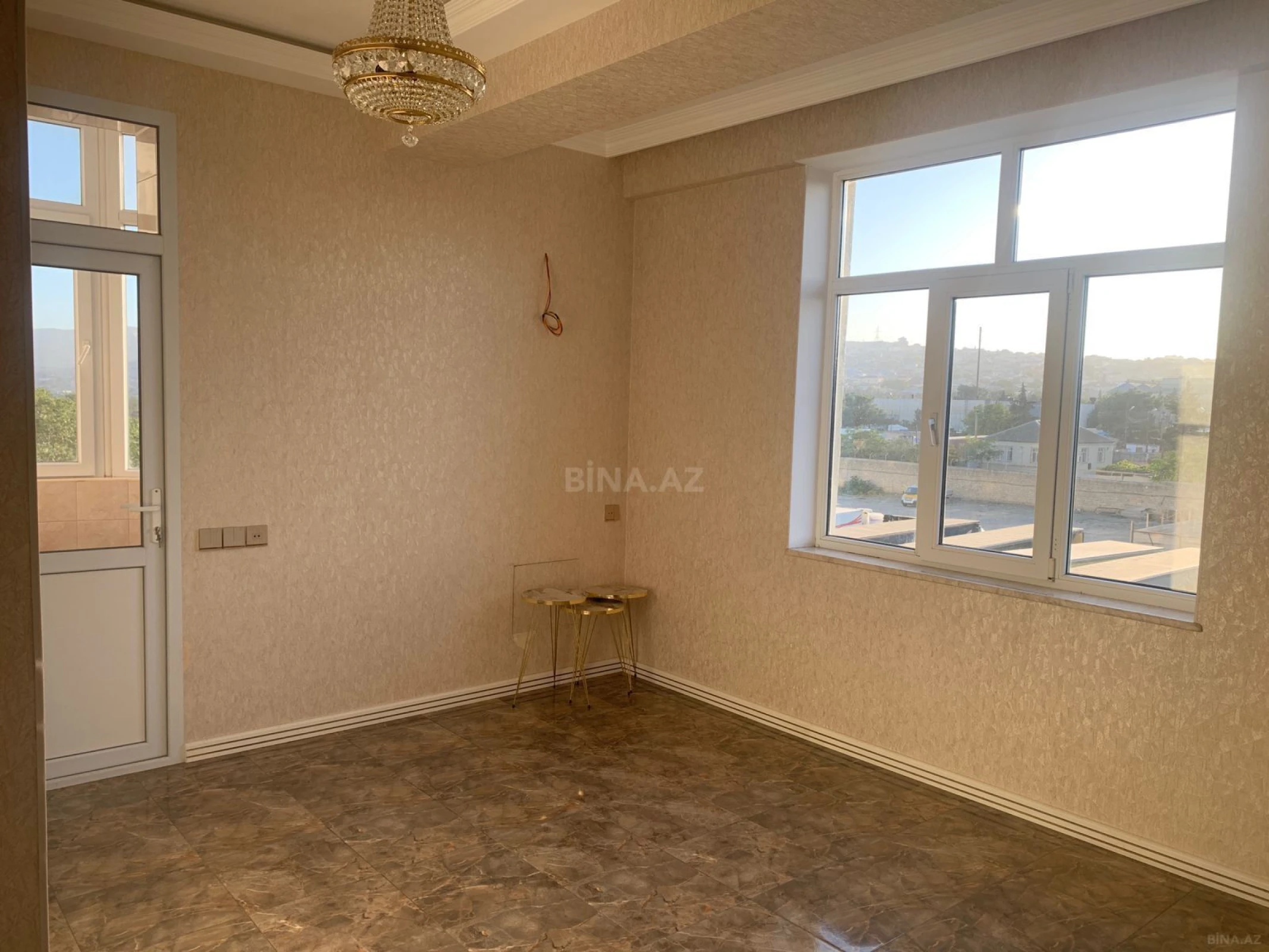 Satılır 4 otaqlı mənzil 150 m²