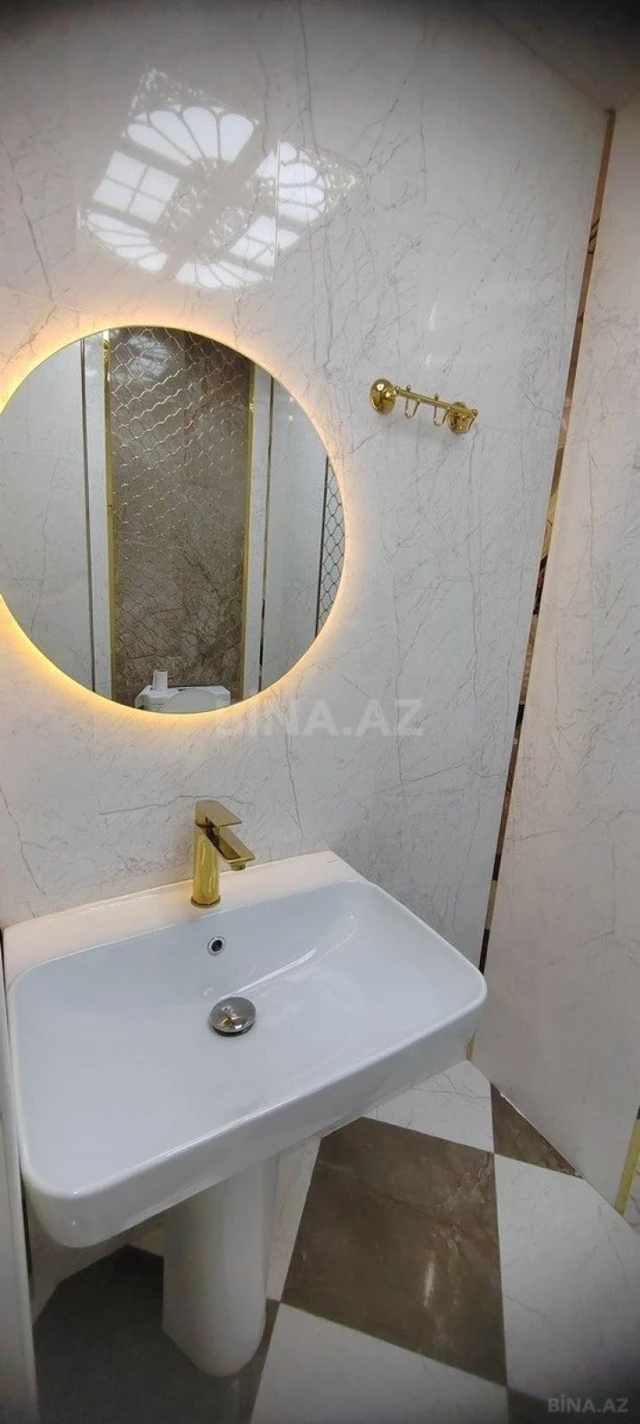 Satılır 4 otaqlı mənzil 150 m²