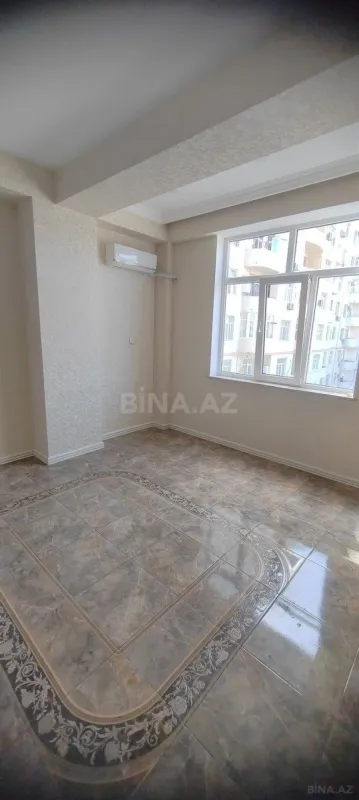 Satılır 4 otaqlı mənzil 150 m²