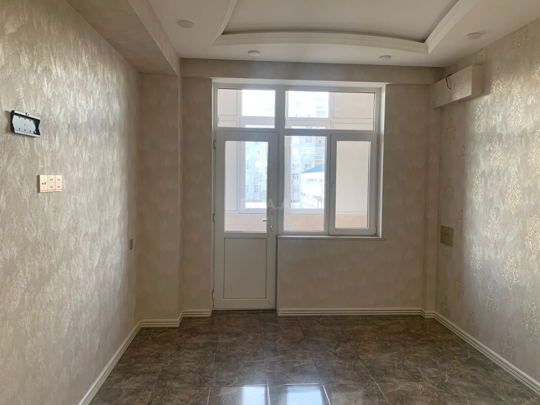 Satılır 4 otaqlı mənzil 150 m²