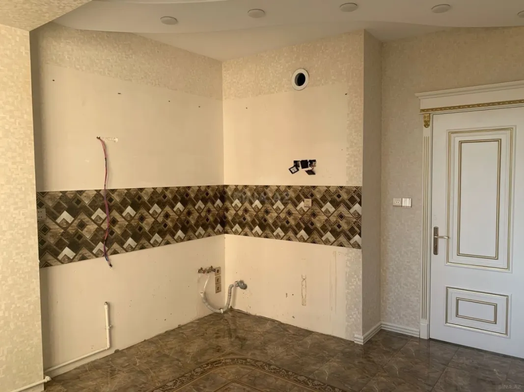 Satılır 4 otaqlı mənzil 150 m²