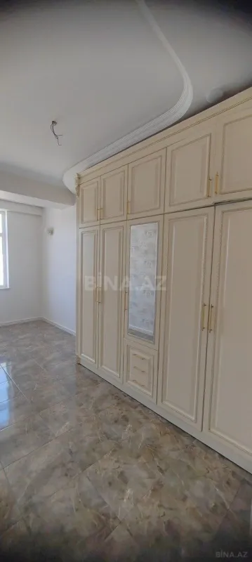 Satılır 4 otaqlı mənzil 150 m²