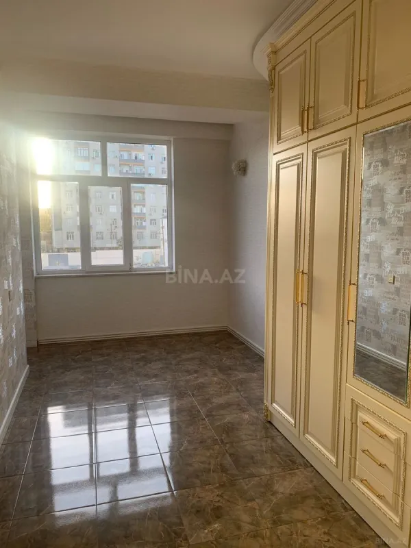 Satılır 4 otaqlı mənzil 150 m²