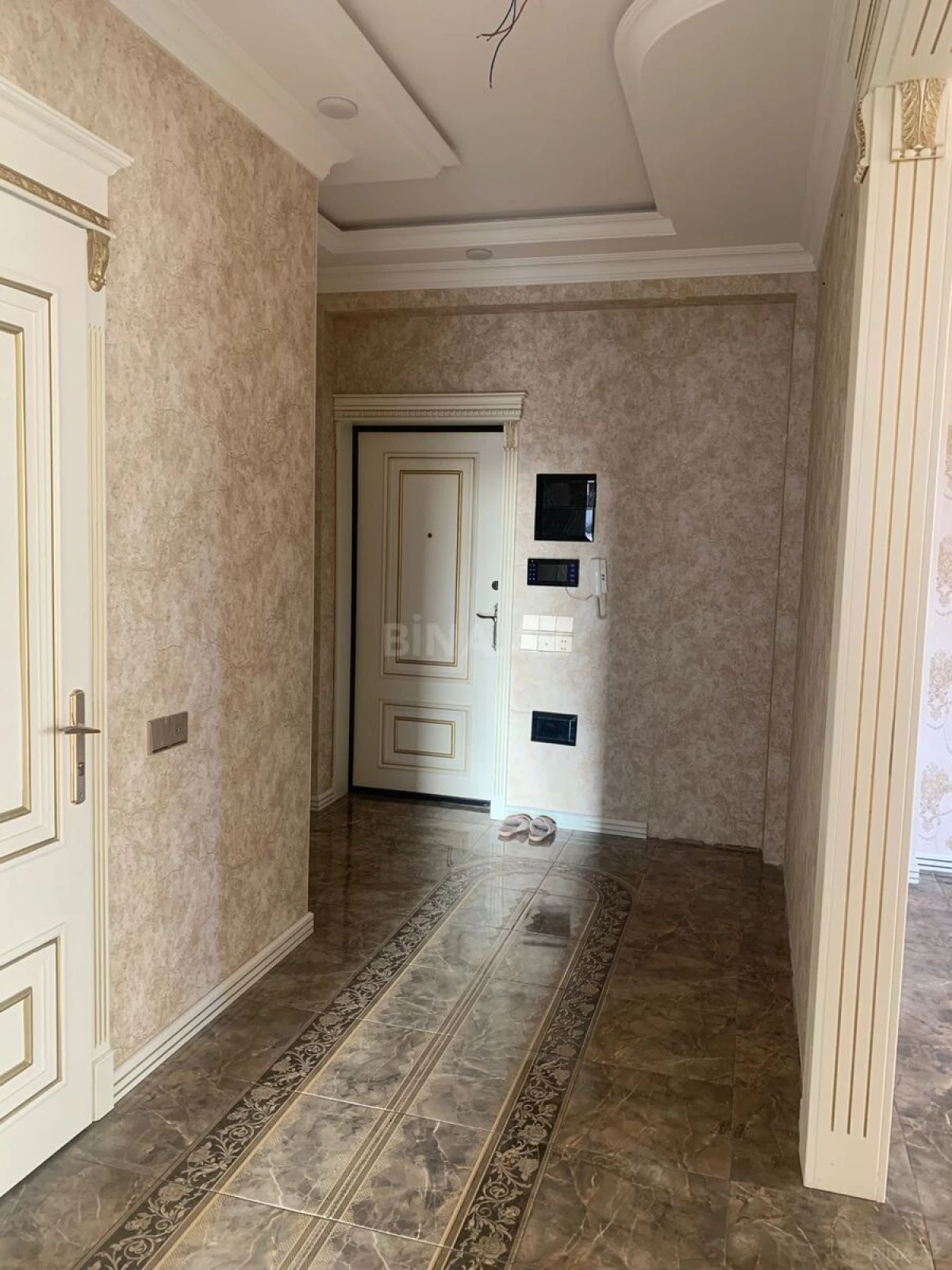 Satılır 4 otaqlı mənzil 150 m²
