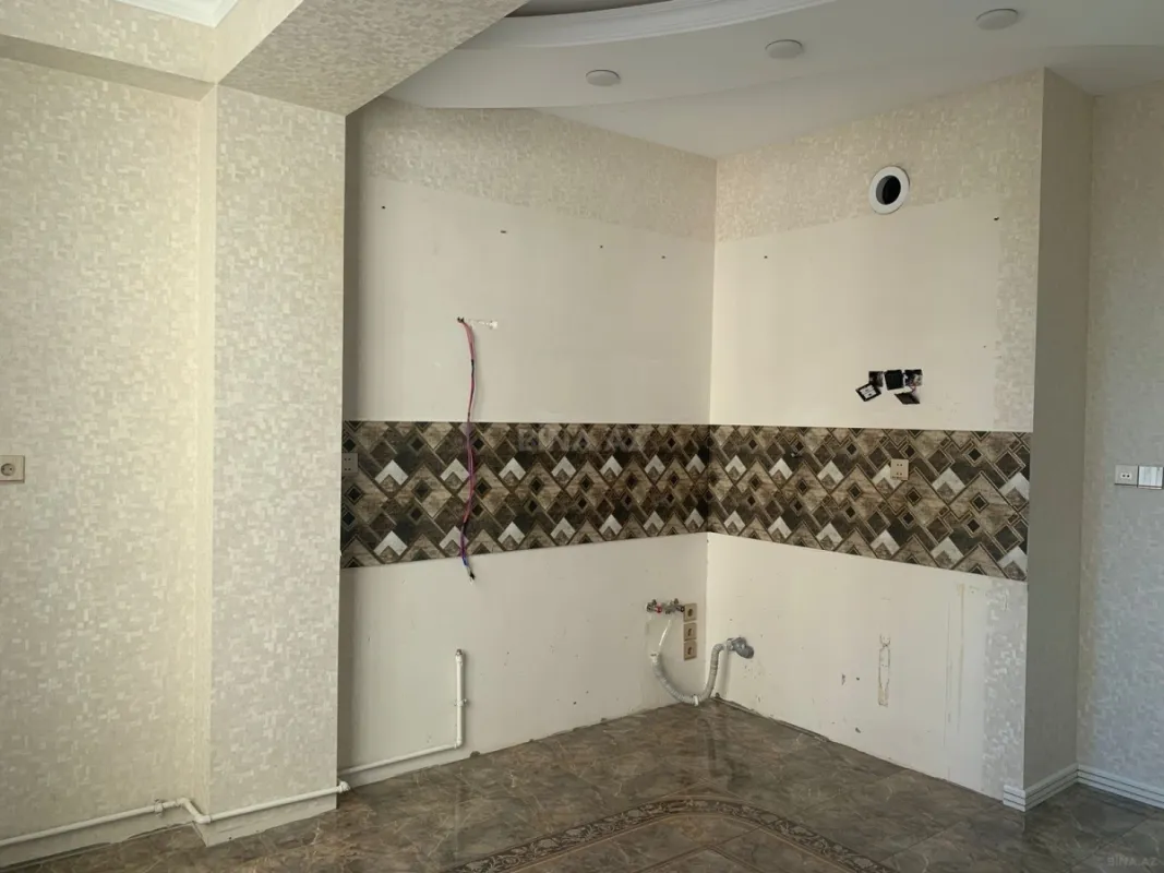 Satılır 4 otaqlı mənzil 150 m²