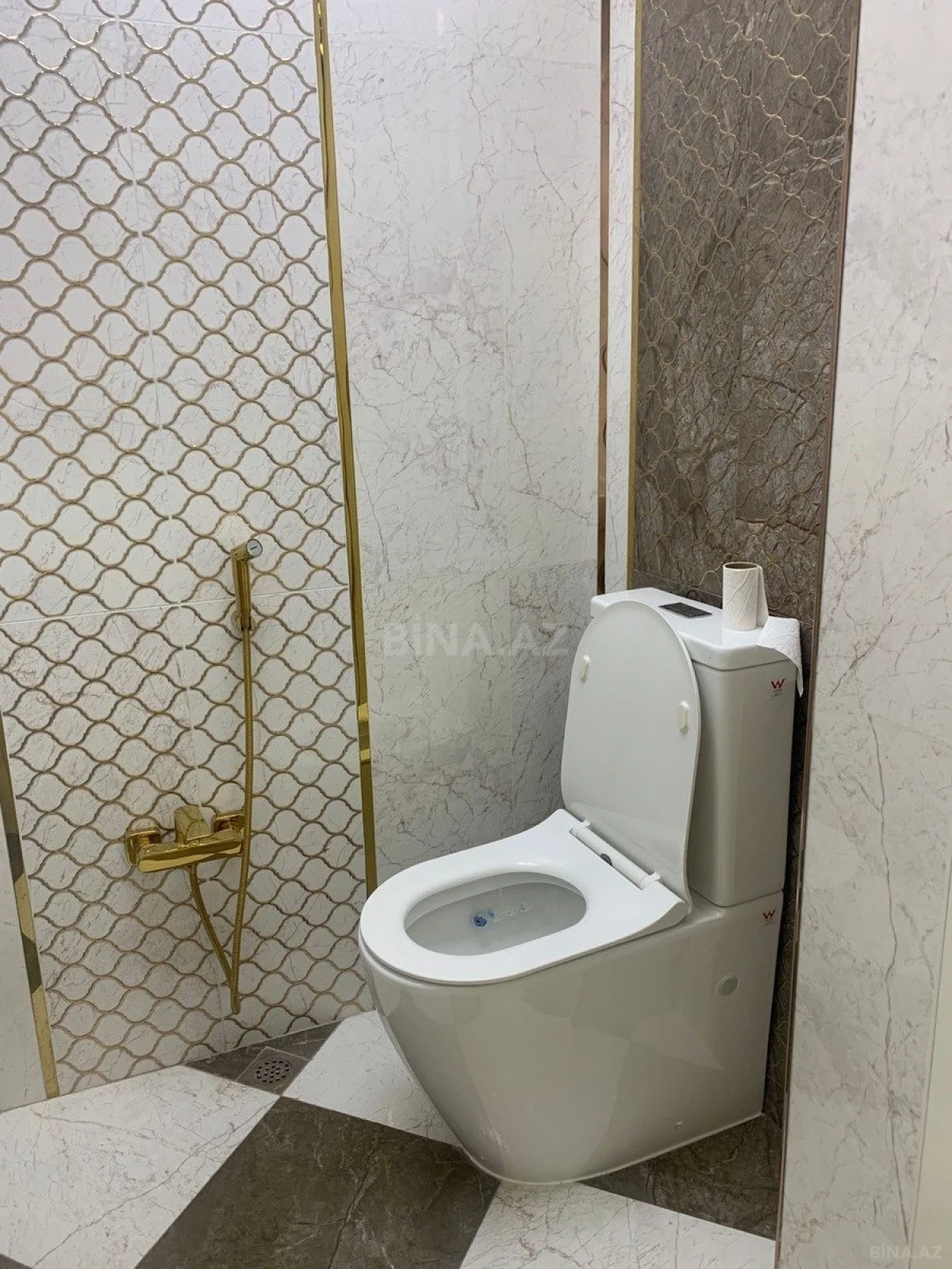 Satılır 4 otaqlı mənzil 150 m²