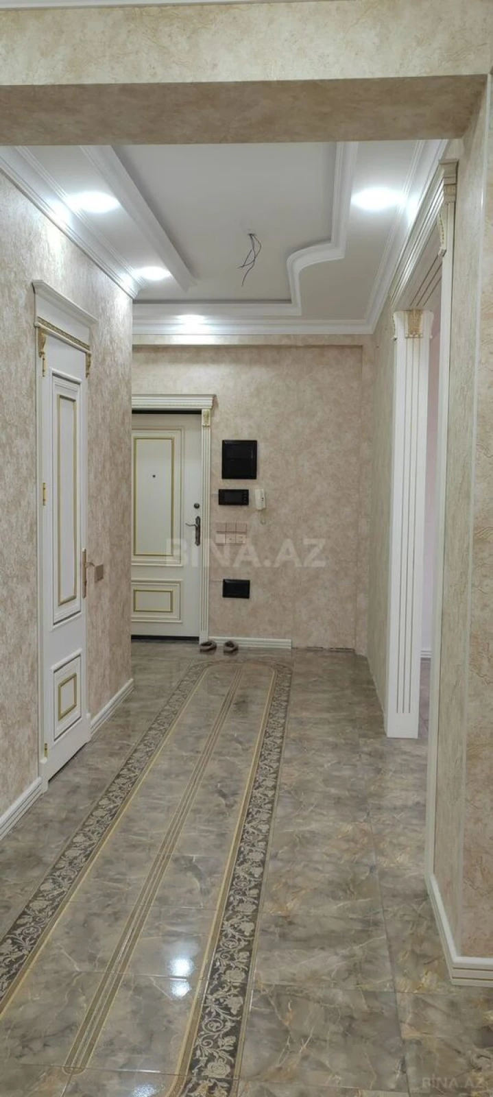 Satılır 4 otaqlı mənzil 150 m²