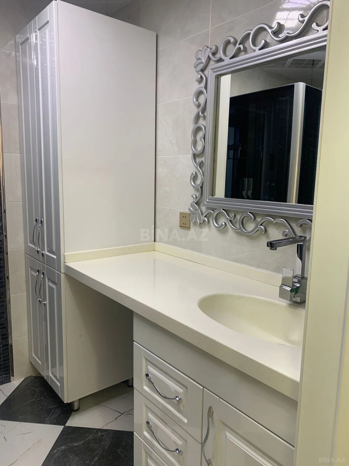 Satılır 4 otaqlı mənzil 150 m²