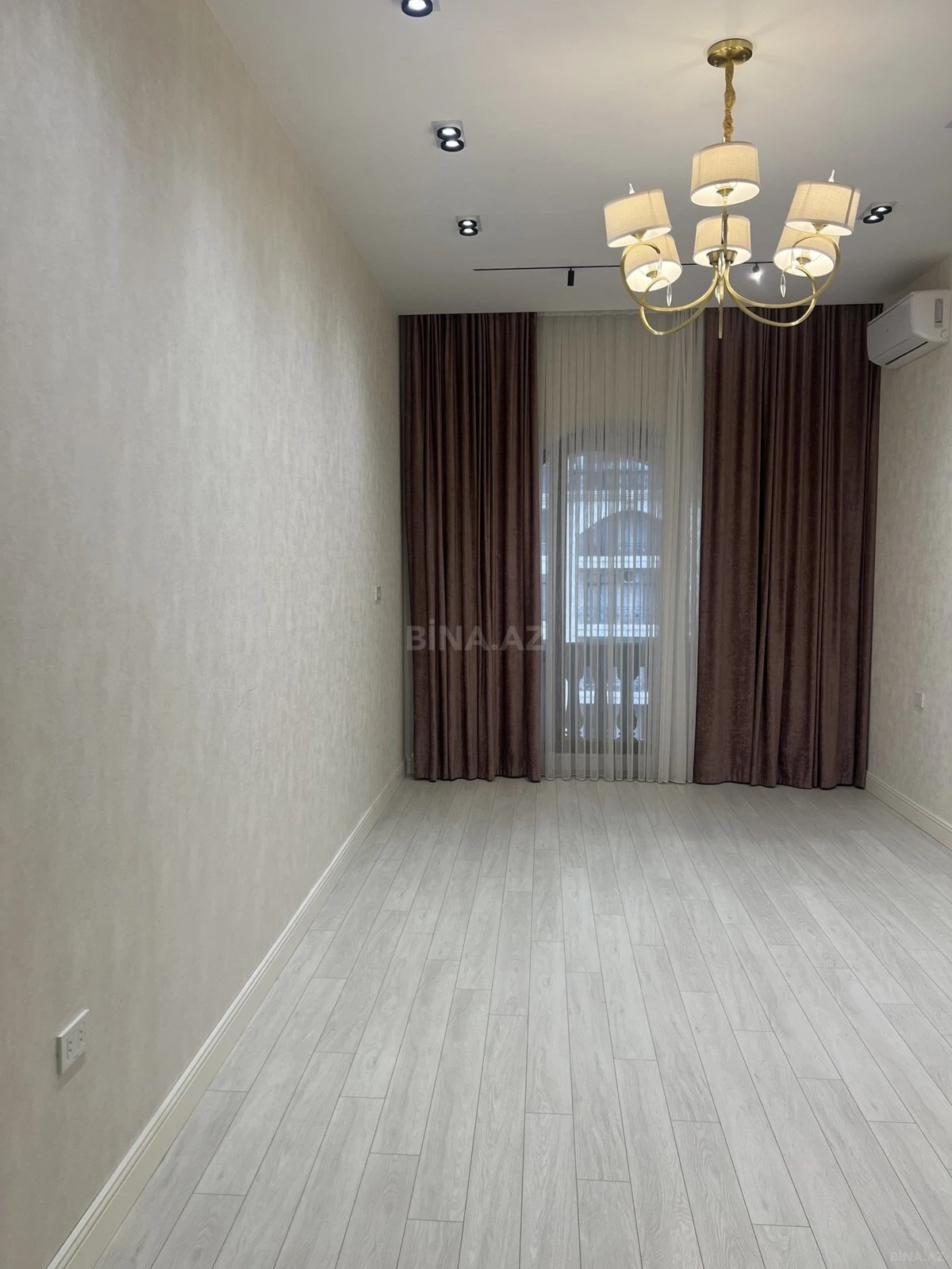 Satılır 3 otaqlı mənzil 107.2 m²