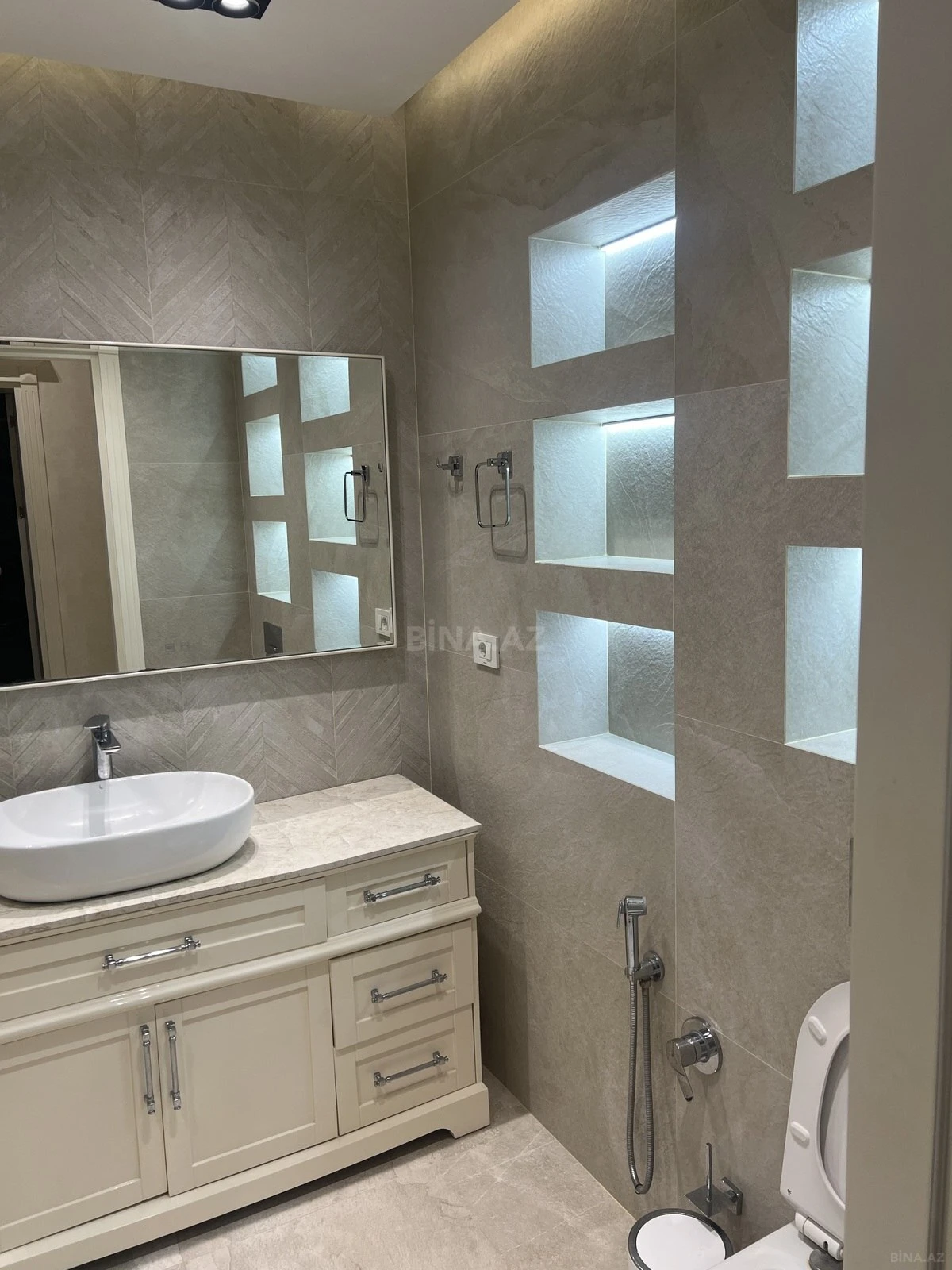 Satılır 3 otaqlı mənzil 107.2 m²