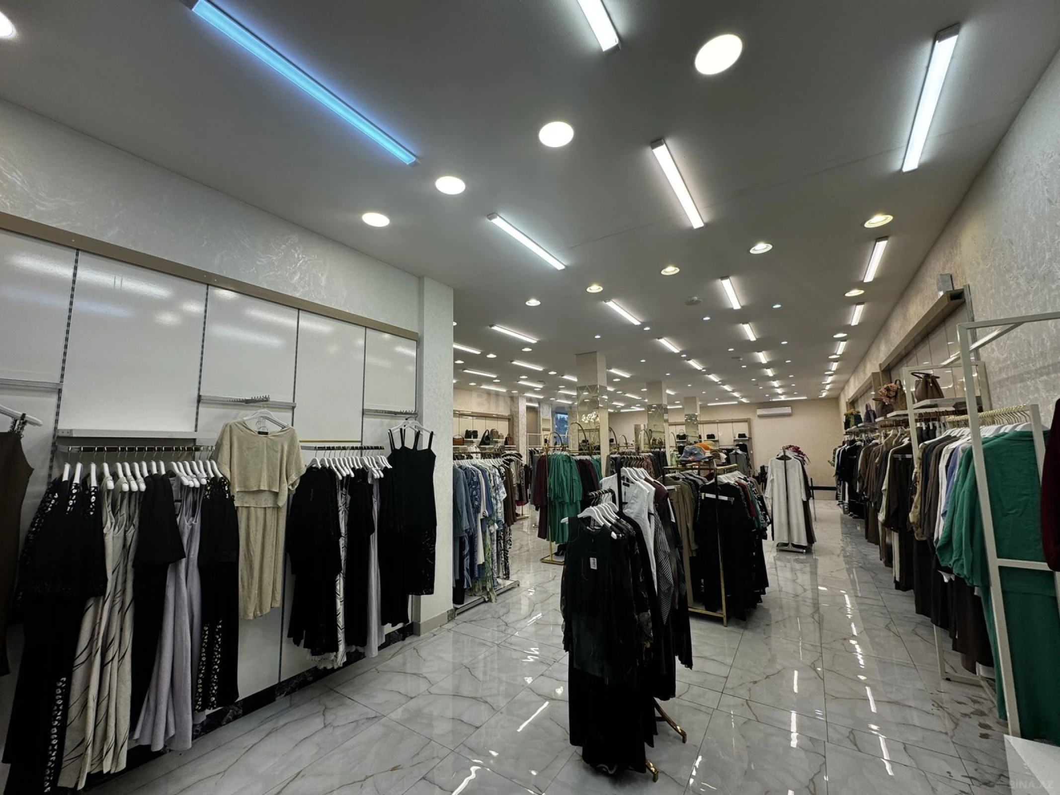 Satılır obyekt 700 m²