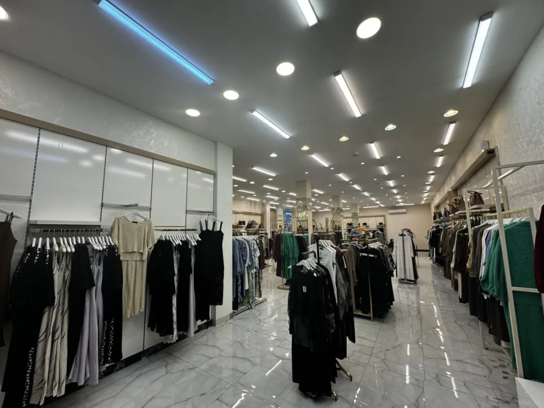 Satılır obyekt 700 m²