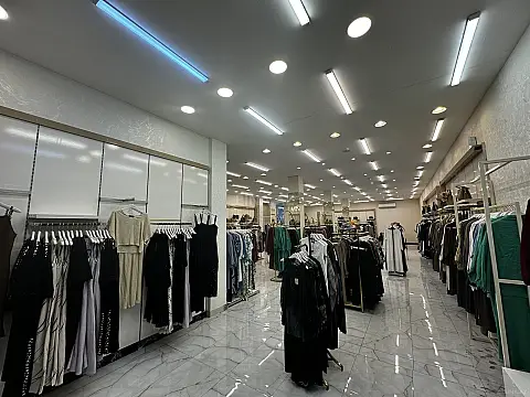 Satılır obyekt 700 m²