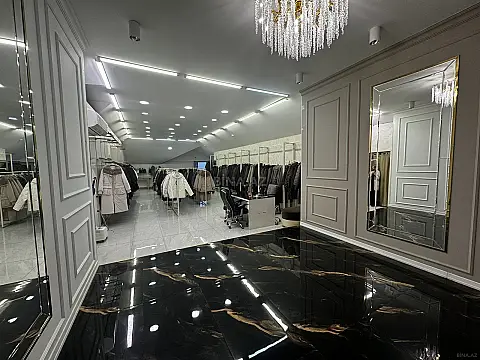 Satılır obyekt 700 m²