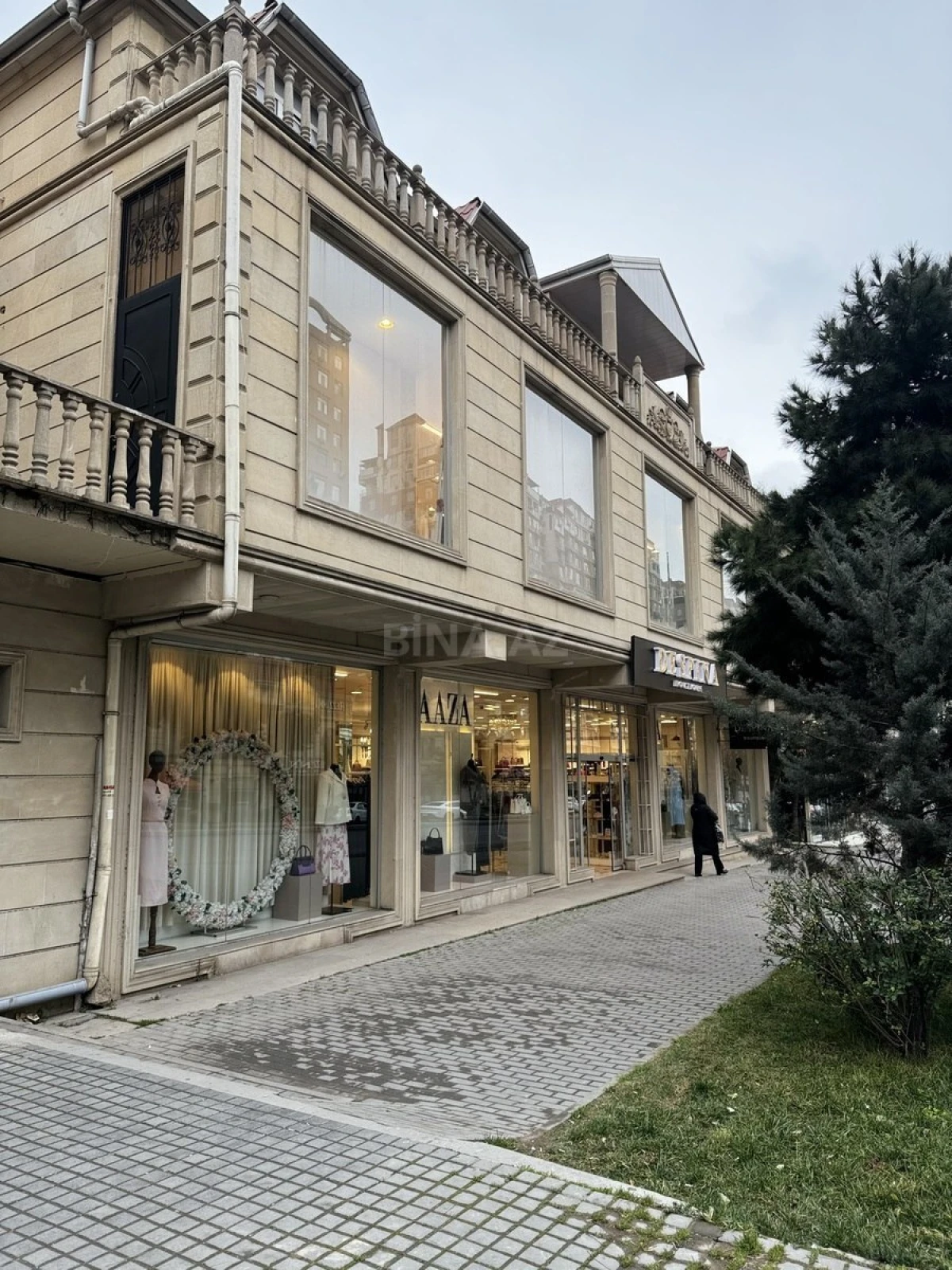 Satılır obyekt 700 m²