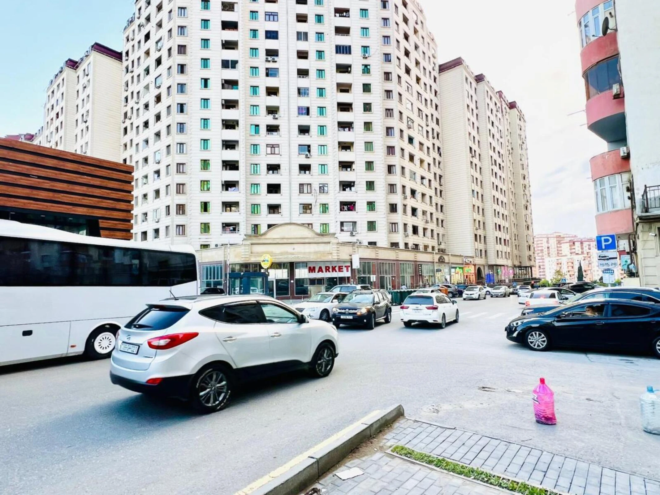 Satılır obyekt 113 m²