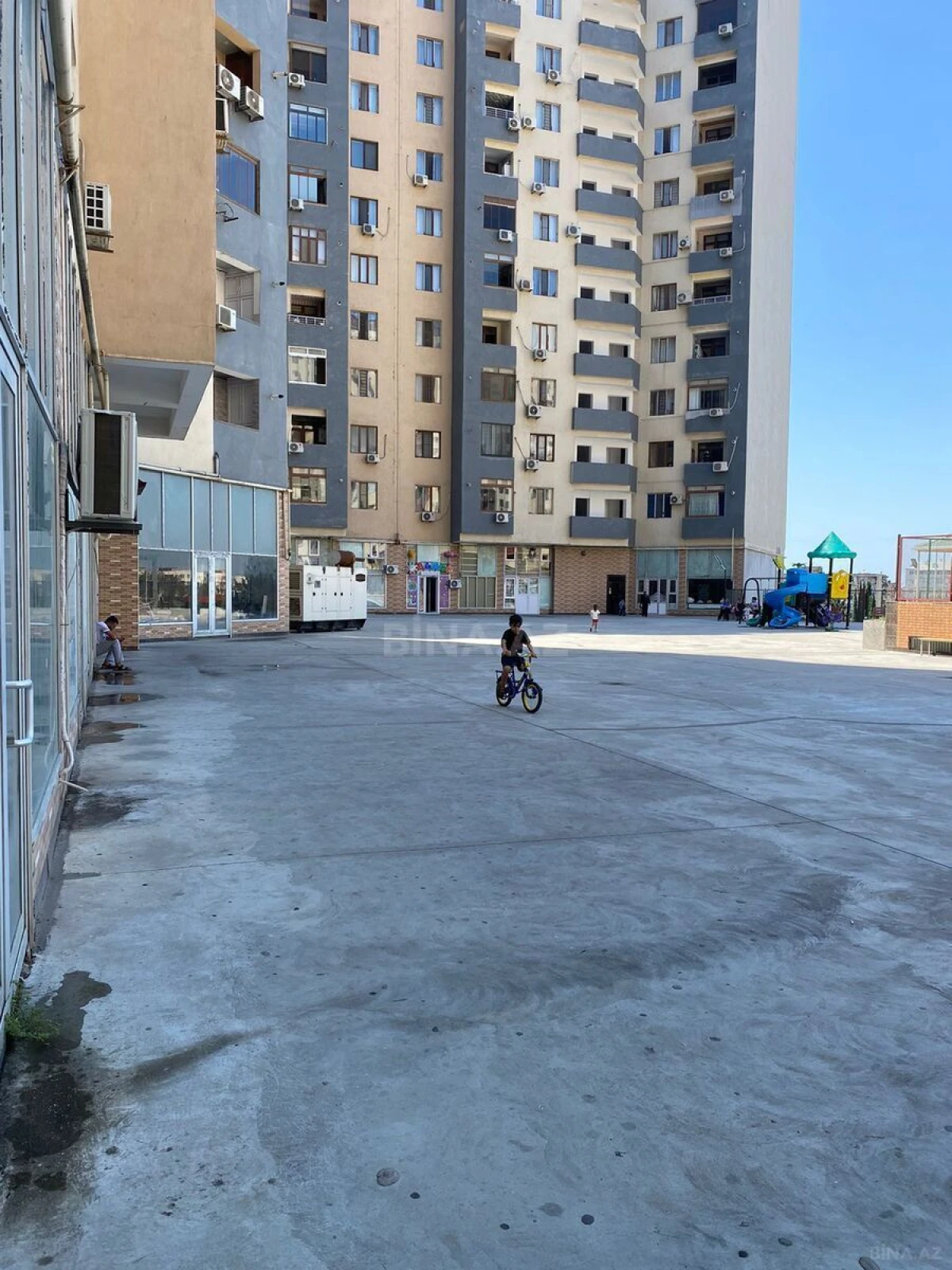 Satılır obyekt 113 m²