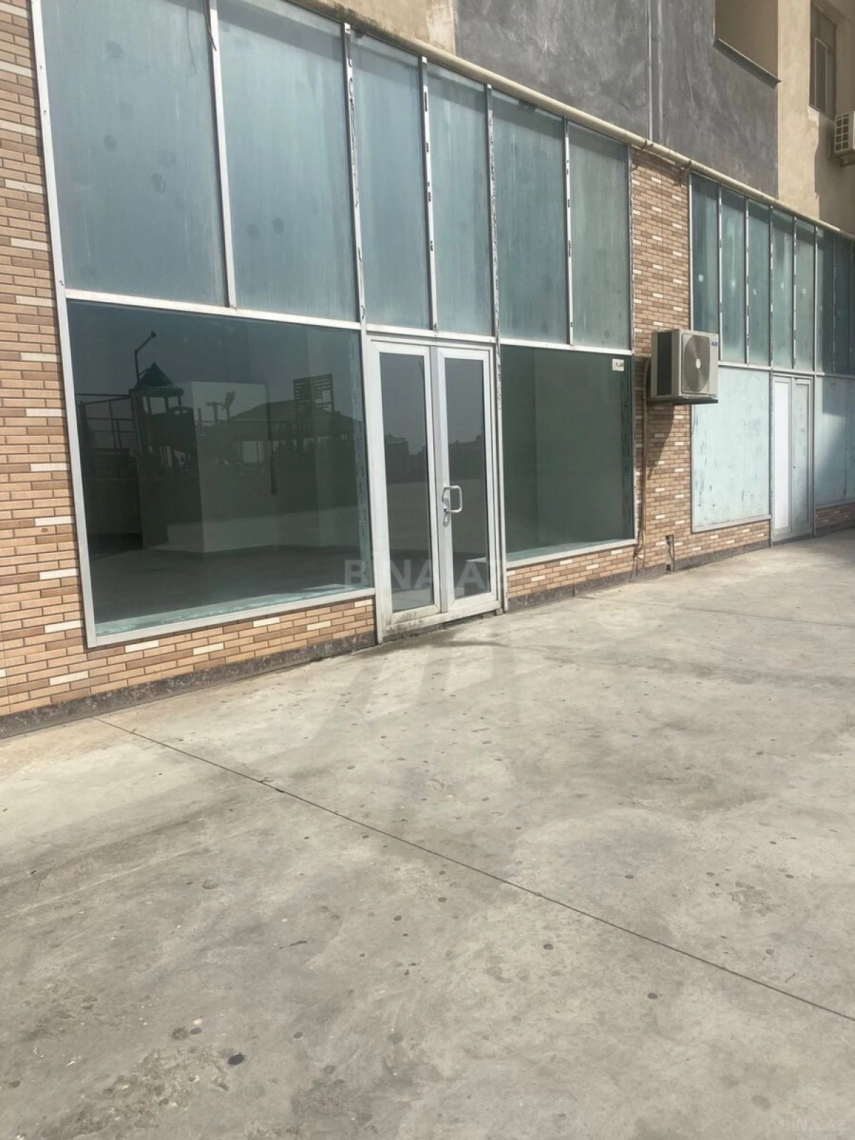 Satılır obyekt 113 m²