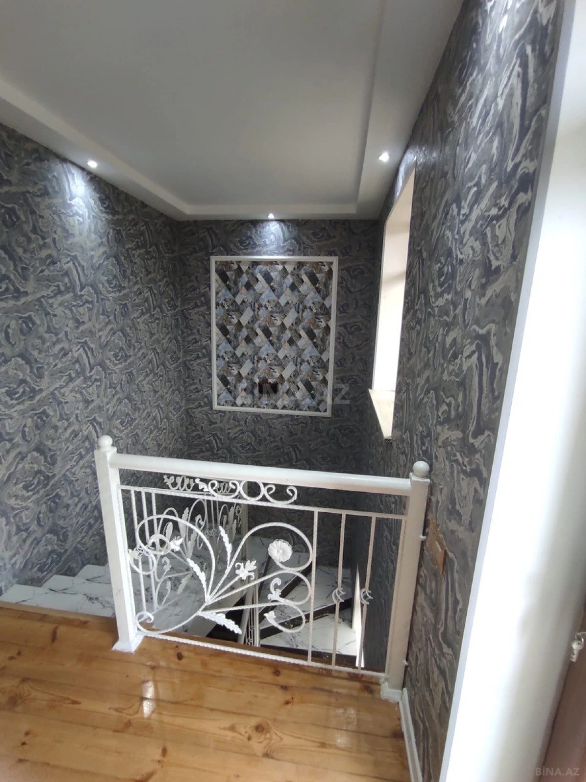 Satılır 6 otaqlı həyət evi 240 m²