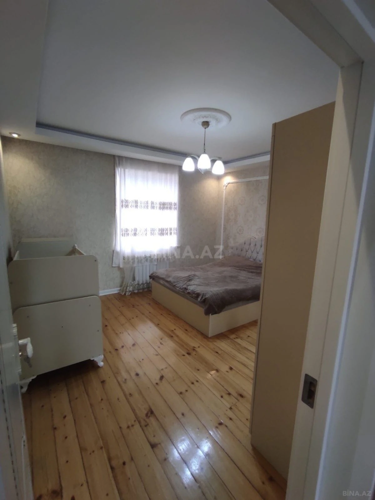 Satılır 6 otaqlı həyət evi 240 m²