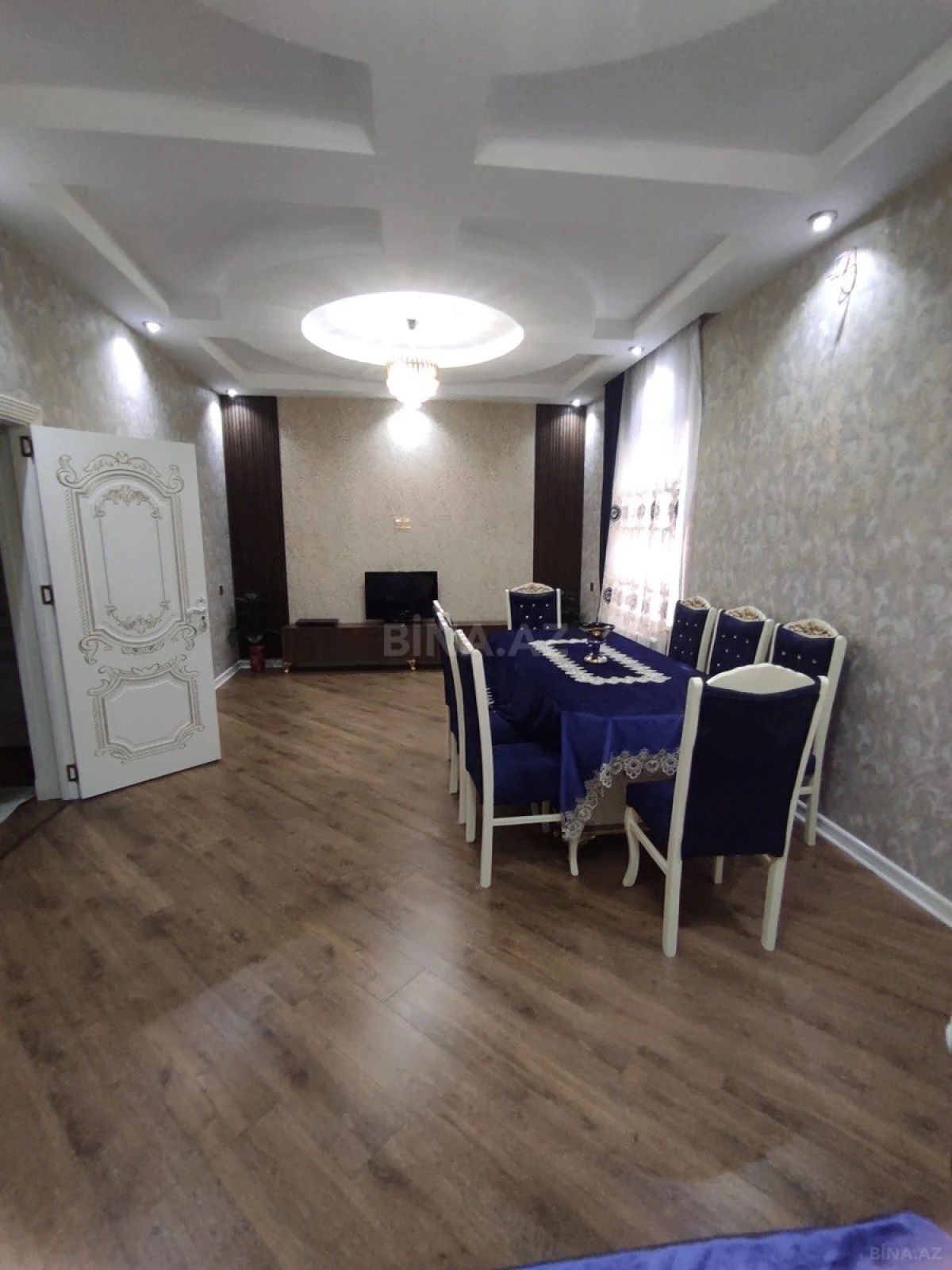 Satılır 6 otaqlı həyət evi 240 m²