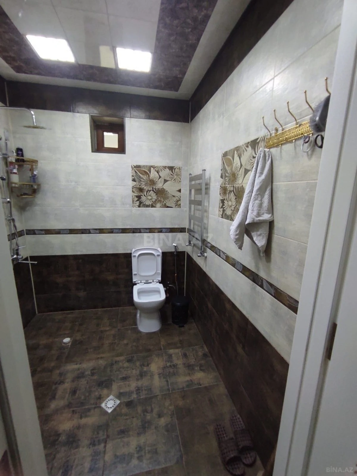 Satılır 6 otaqlı həyət evi 240 m²