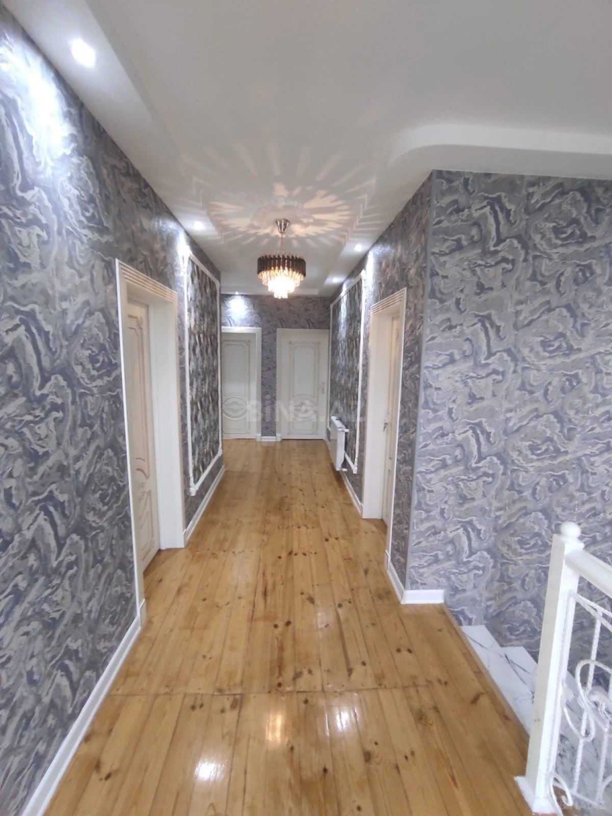 Satılır 6 otaqlı həyət evi 240 m²