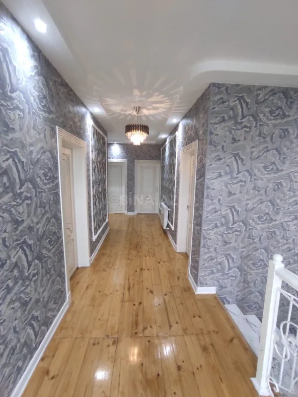 Satılır 6 otaqlı həyət evi 240 m²