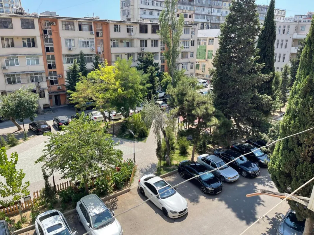 Satılır 5 otaqlı mənzil 120 m²