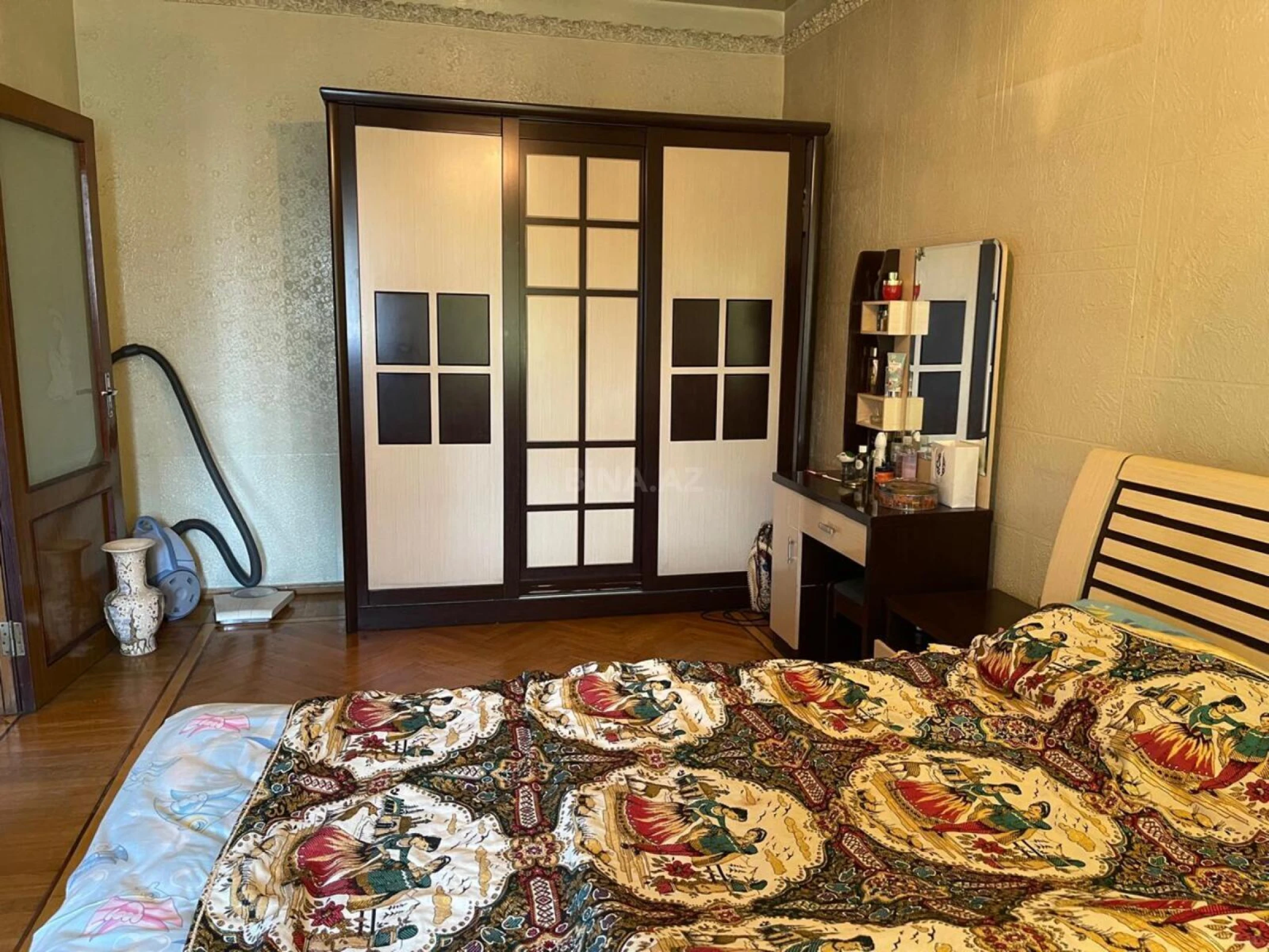 Satılır 5 otaqlı mənzil 120 m²