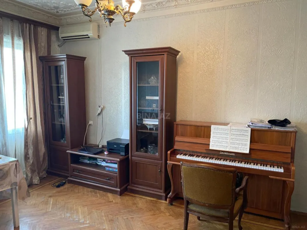 Satılır 5 otaqlı mənzil 120 m²