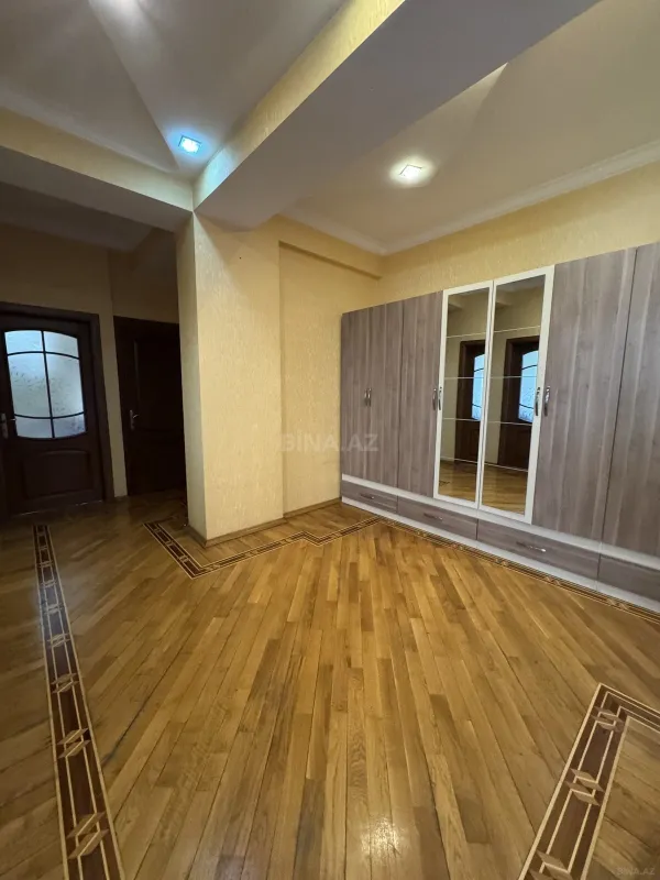 Satılır 3 otaqlı mənzil 115 m²