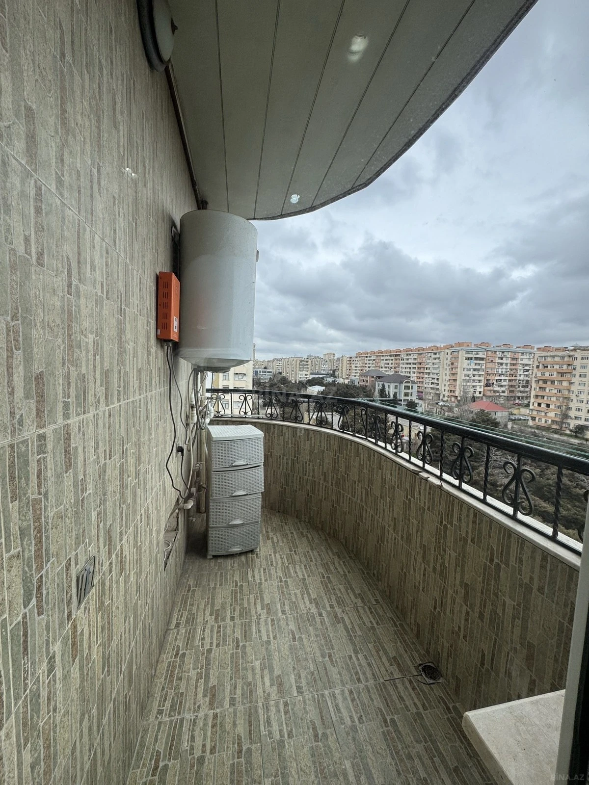 Satılır 3 otaqlı mənzil 115 m²