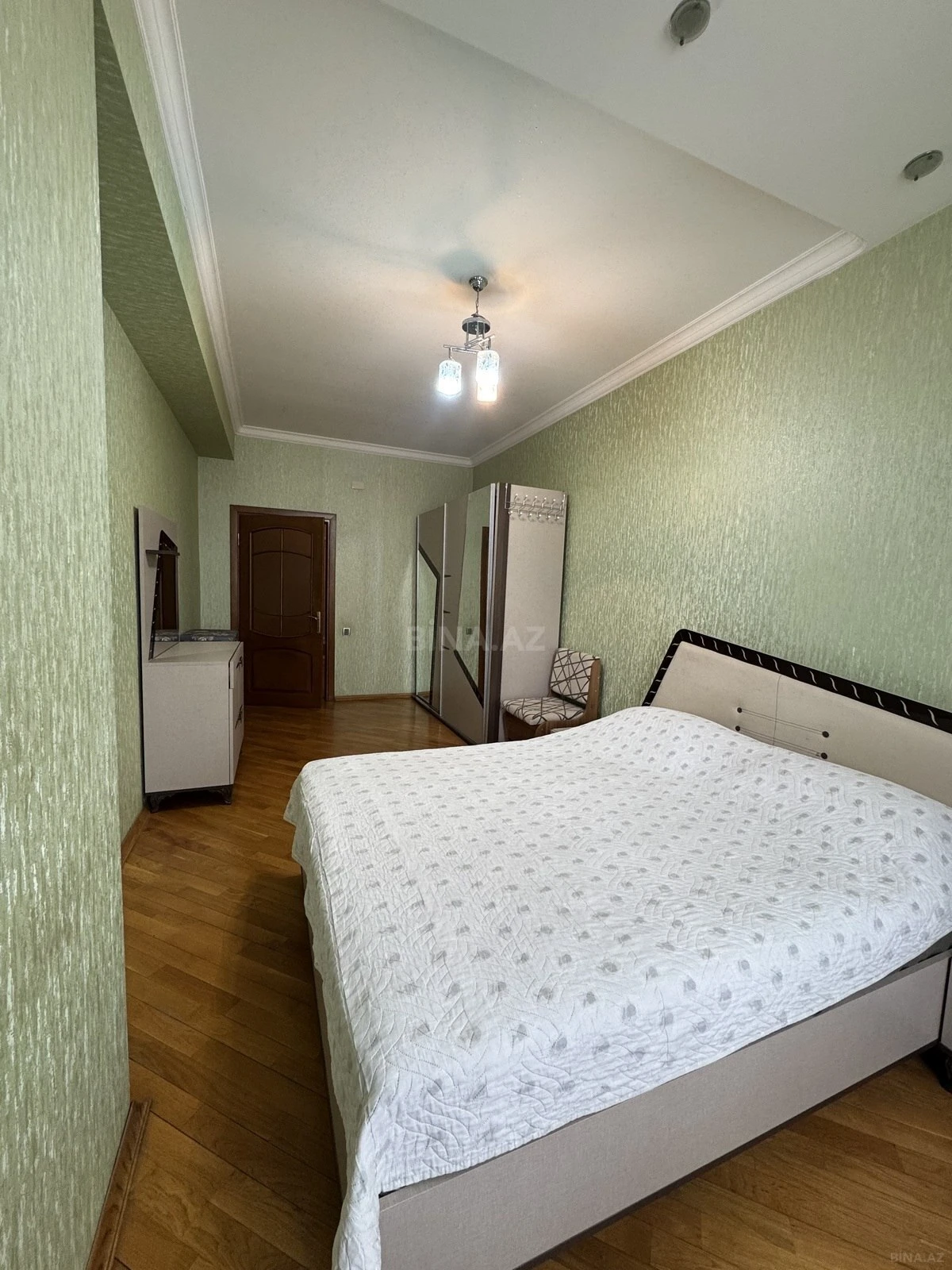 Satılır 3 otaqlı mənzil 115 m²