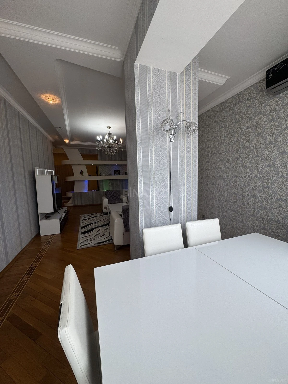 Satılır 3 otaqlı mənzil 115 m²