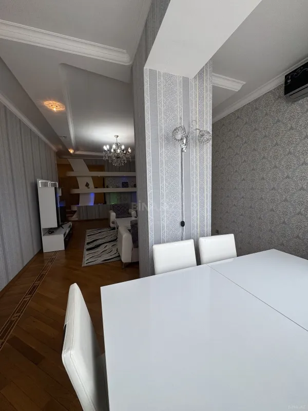 Satılır 3 otaqlı mənzil 115 m²