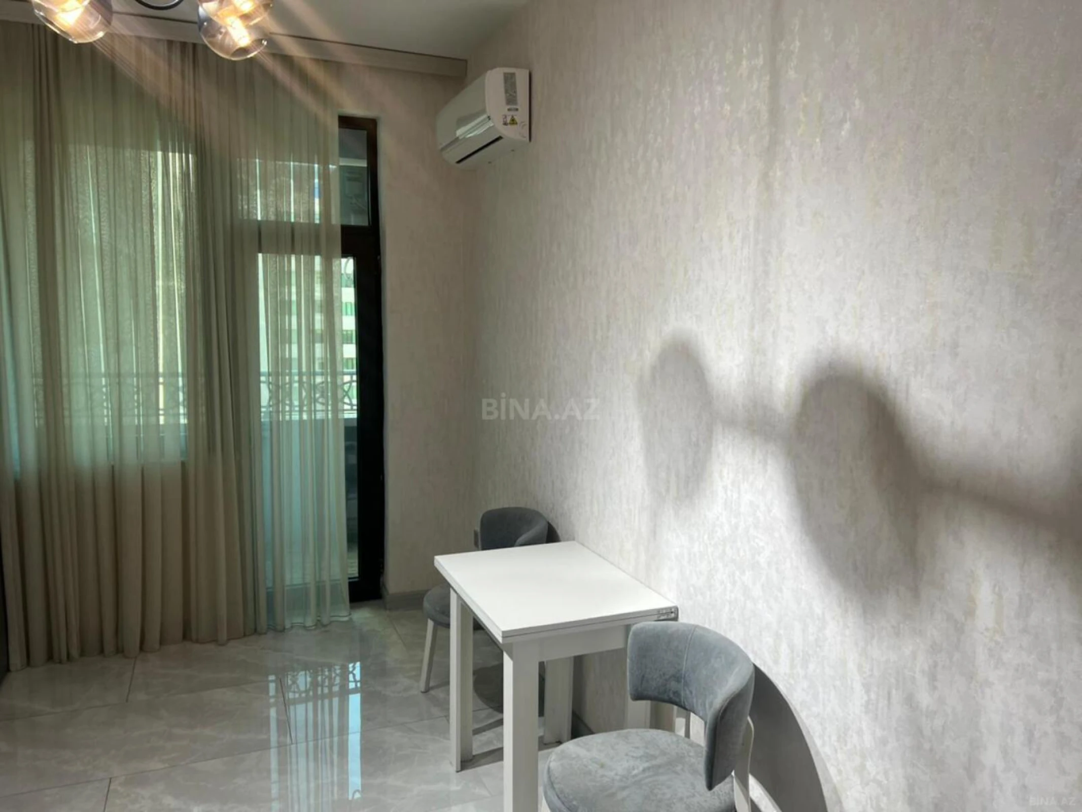 Kirayə verilir 2 otaqlı mənzil 92 m²